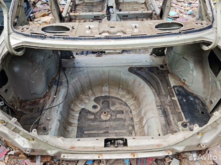 Заднее крыло Kia Spectra