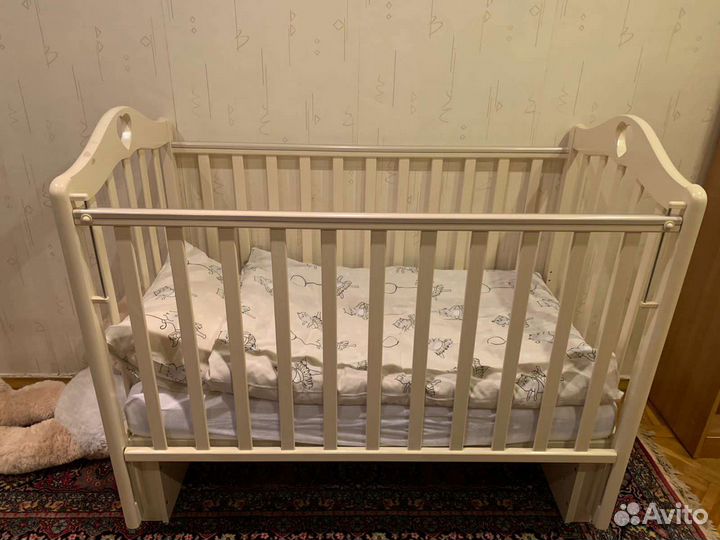 Детская кроватка из массива + матрас