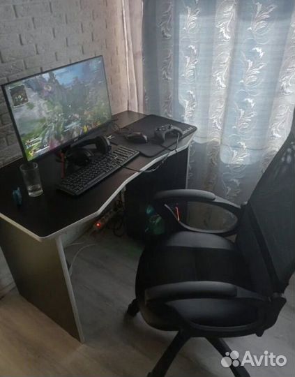 Стол для компьютера