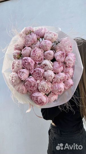 Большой букет из пионов на День рождения