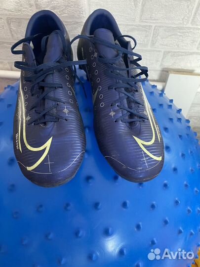 Футбольные бутсы