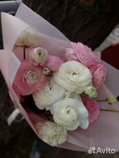 Достака цветов и букетов