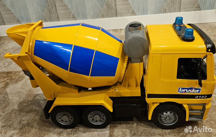 Игрушки машинки Bruder