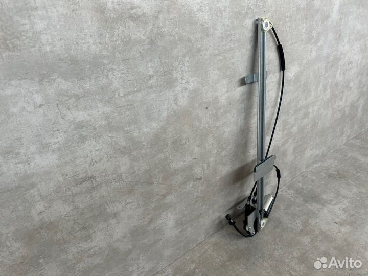 Стеклоподъемник левый Renault Magnum