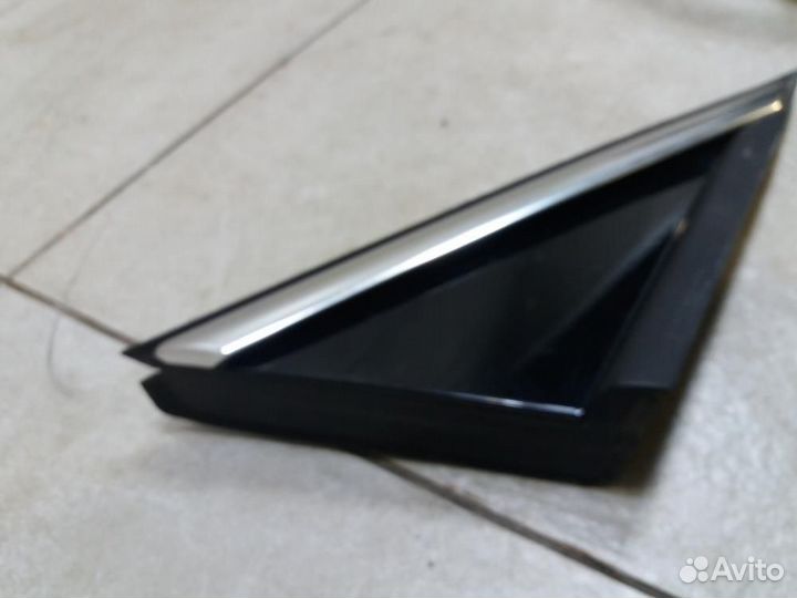 Накладка переднего крыла правого Peugeot 3008 2010