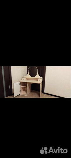 Детский туалетный столик с зеркалом