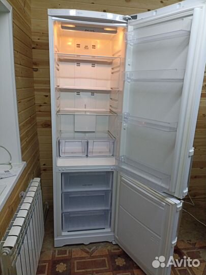 Hotpoint Ariston No Frost 2м холодильник