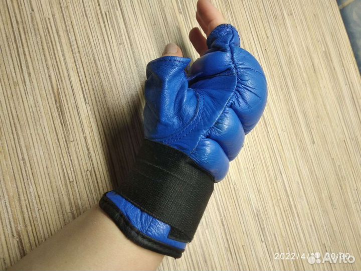 Перчатки для единоборств