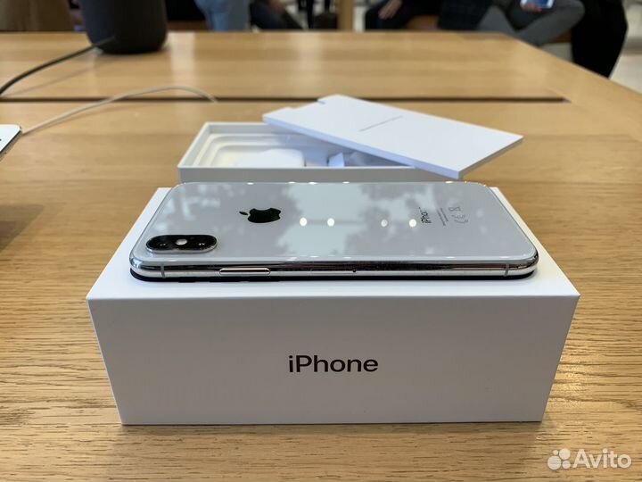 iPhone X 64GB Серебро А1409