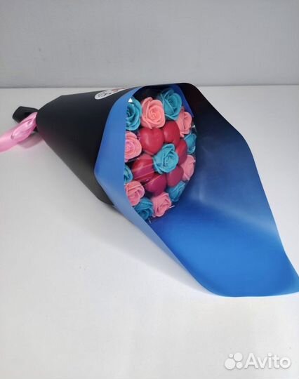 Шоколадные Розы и Сердца - 19 шт в Букете