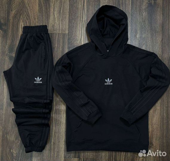Спортивный костюм adidas