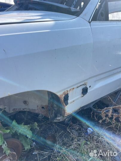 Крыло левое правое Audi 100 C3 Переднее