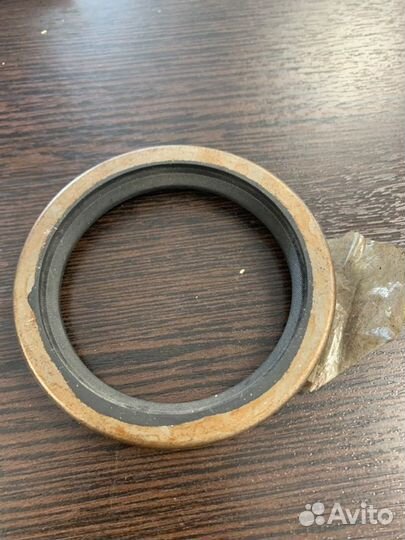 Сальник коленвала