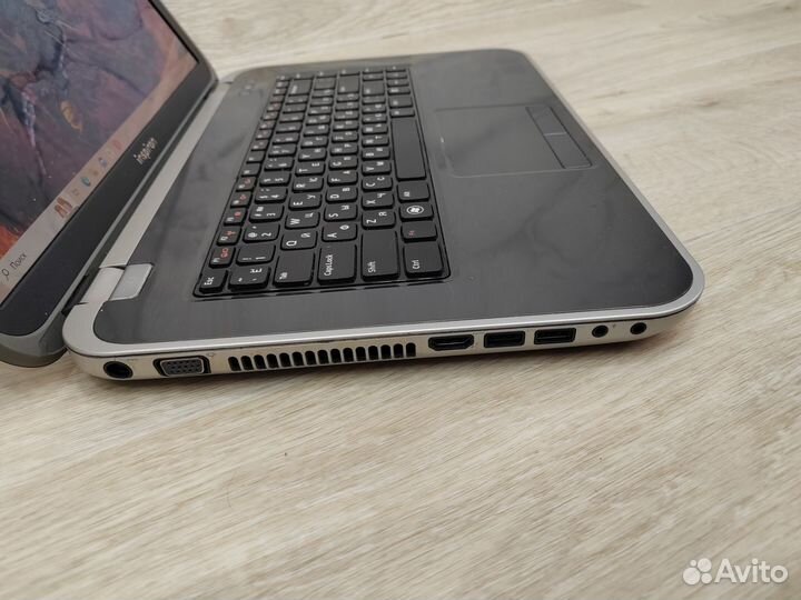 Ноутбук dell Intel core i7/2 видеокарты/SSD/8 озу