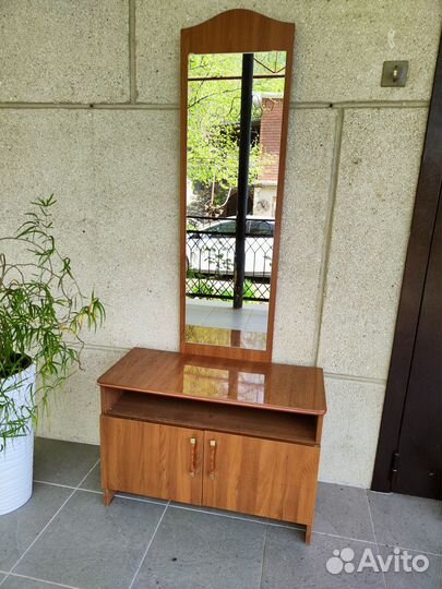 Трюмо с зеркалом бу