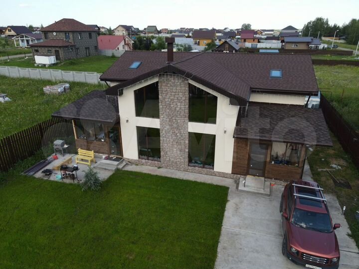 Коттедж 299 м² на участке 12 сот.