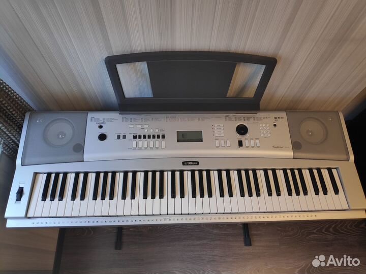 Цифровое пианино/синтезатор Yamaha DGX-230