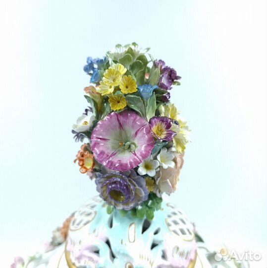 Ваза Meissen с лепными цветами и амурами 19 век