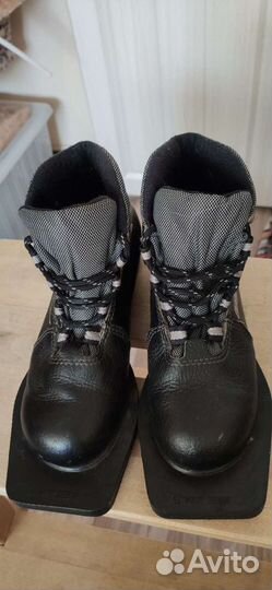 Лыжные ботинки р. 32