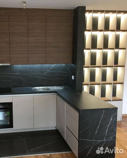 Кухонный гарнитур в студию новый