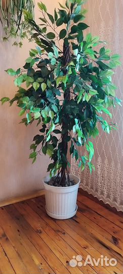 Искусственное дерево в горшке