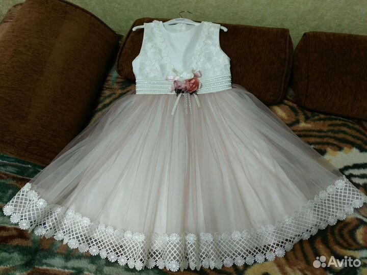 Очень красивое платье (на выпускной)