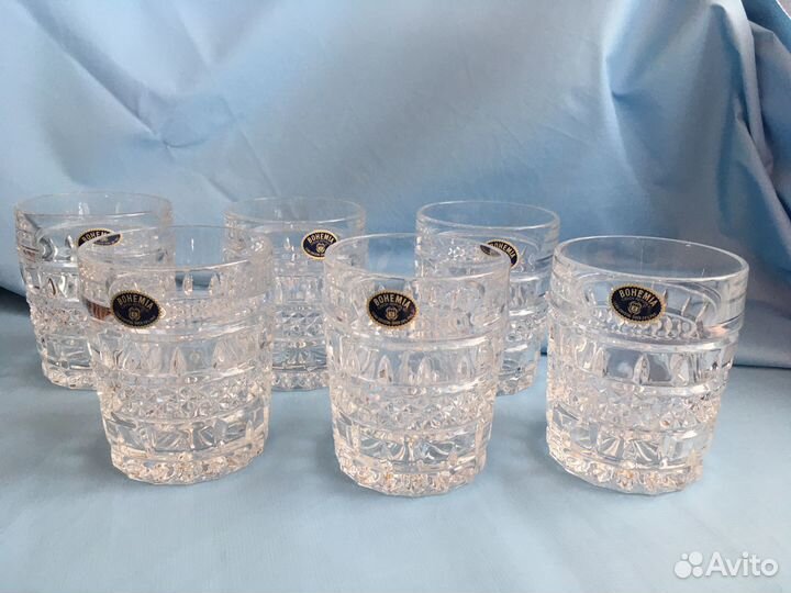 Хрустальные бокалы и рюмки