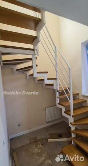 Лестница металлическая в дом на косоурах № 462