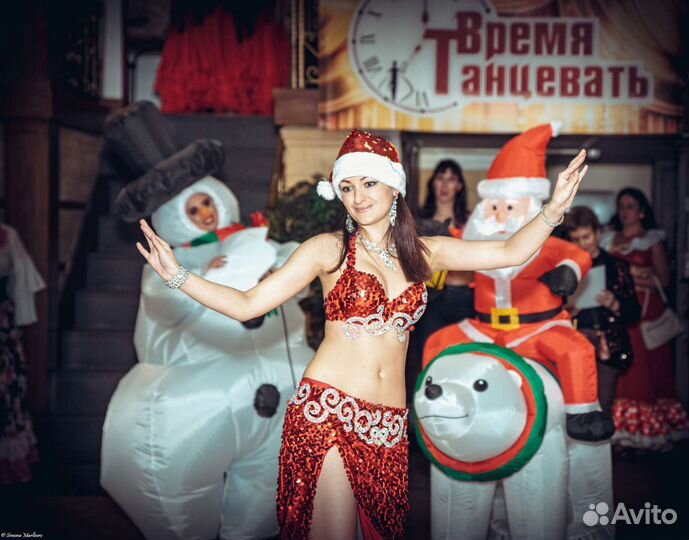 Восточный костюм ярко-красный блестящий