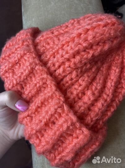 Шапка ручной вязки