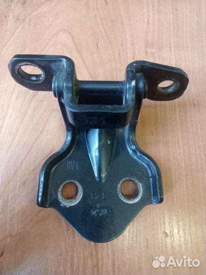 Петля двери нижняя задняя левая Hyundai Sonata