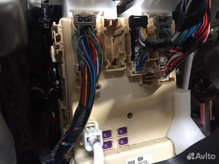 Toyota RAV4 блок предохранителей 82730-42811