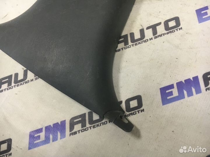 Накладка центральной стойки левая Форд Фокус 1