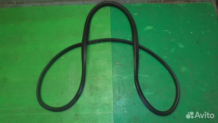 Genesis G70 уплотнитель передней правой двери