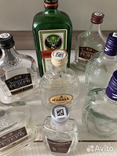 Стеклянные коньячные бутылки