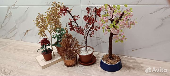 Деревья и цветок из бисера