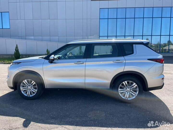 Mitsubishi Outlander 2.5 CVT, 2022, 60 км