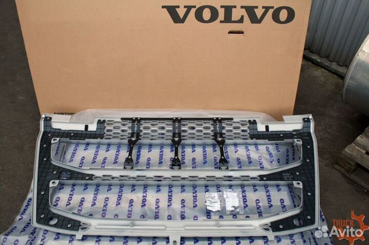 Решетка передняя Volvo FH16 / FH4