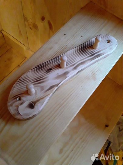 Вешалка настенная деревянная