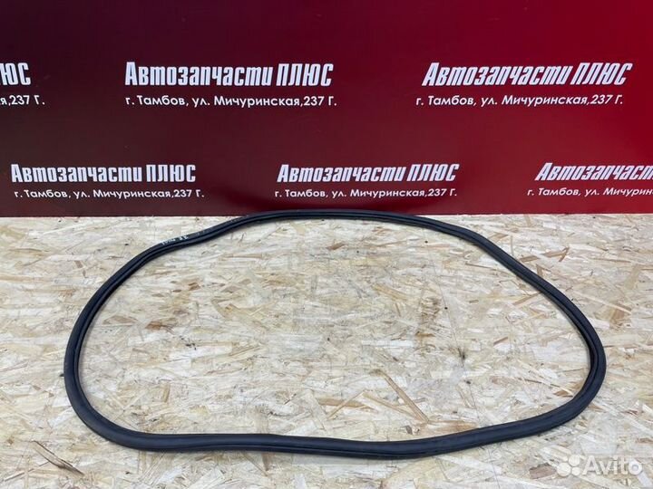 Уплотнитель двери задний правый Volkswagen Polo