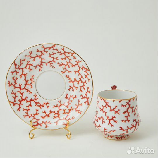 Чашка с блюдцем с коралловым декором