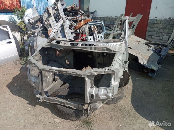 Передняя часть кузова Toyota Lite/Town Ace Noah