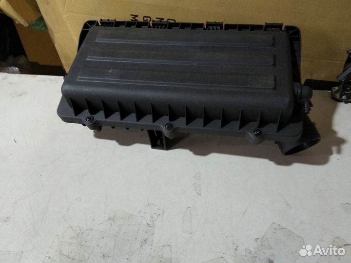 Фольксваген Поло 2010- корпус воздушного фильтра