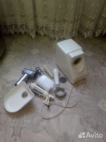 Мясорубка электрическая с соковыжималкой