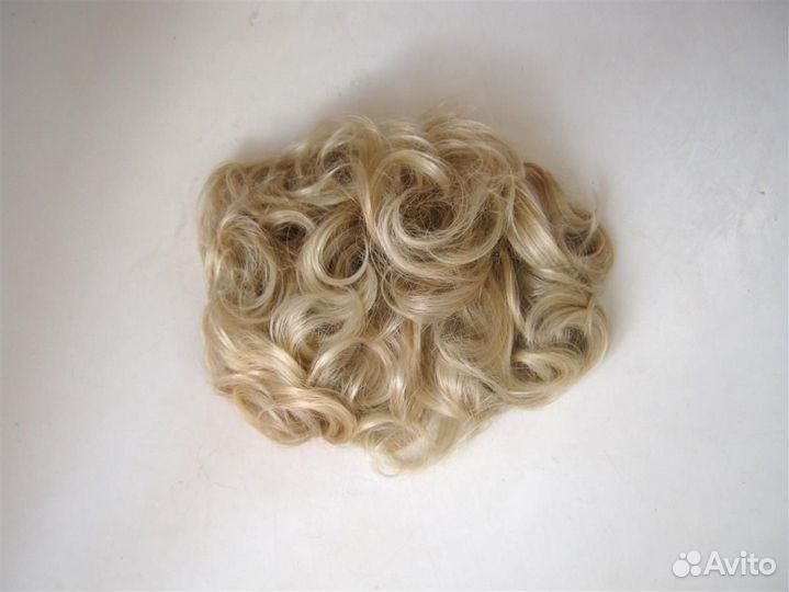 Шиньон с двумя гребнями