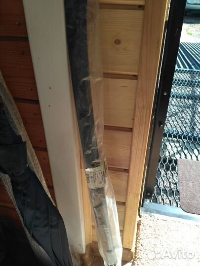 Уплотнитель лоб.стекла левый Астра J 13319583