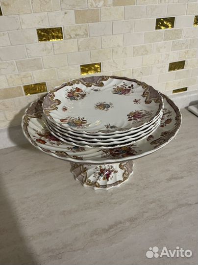 Конфетница с тарелками