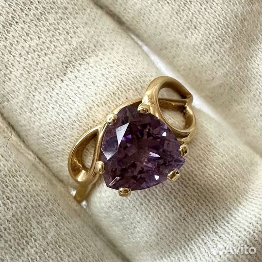 Золотое кольцо с аметистом 585 вес 2,49гр