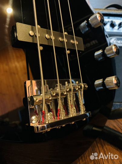 Бас гитара + комбик + джек + ремень (комплект)