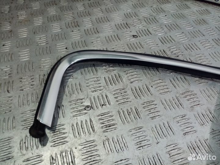Б/У Уплотнитель стекла двери задней правой#001